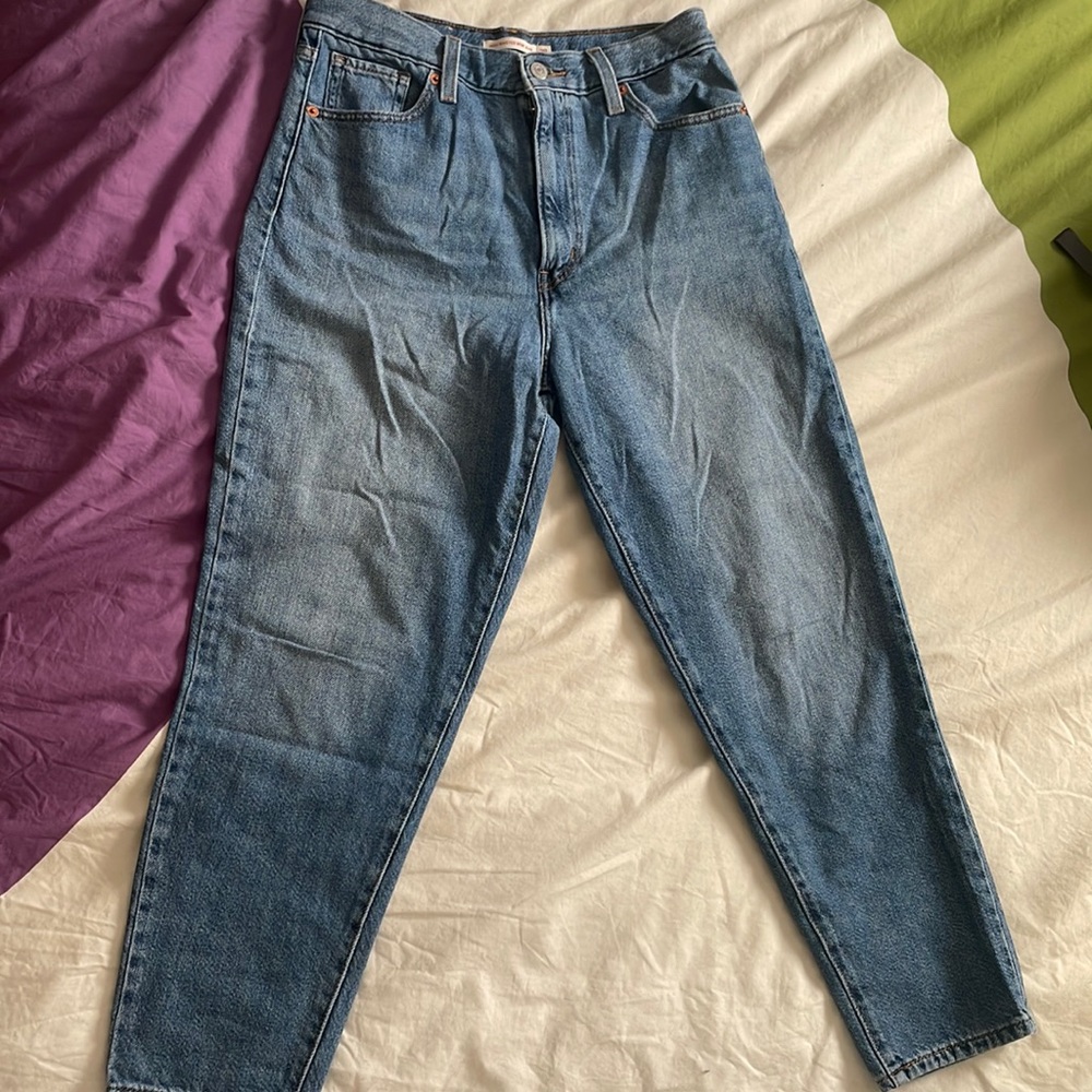 Levi High Waisted Mom Jeans